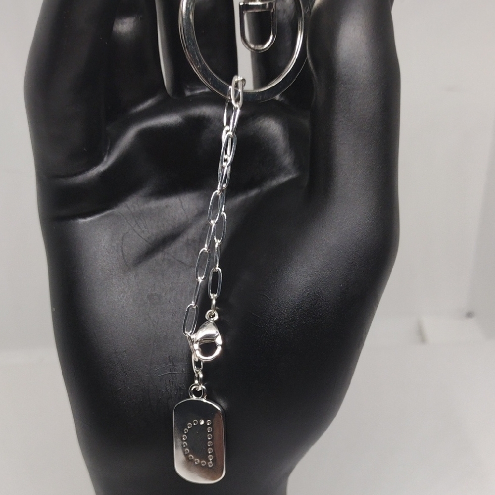 Elegant Silver Keychain with Stylish ‘D’ Pendant – Perfect Gift - Picture 2 of 3